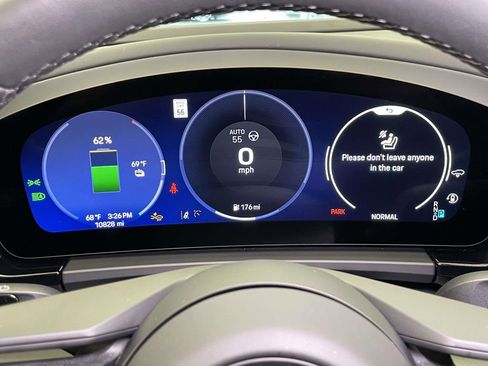 Used 2025 Porsche Macan 4 Electric image 45