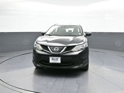 Used 2019 Nissan Rogue Sport SV image 2