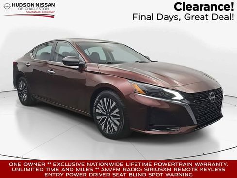 Used 2024 Nissan Altima 2.5 SV image 1