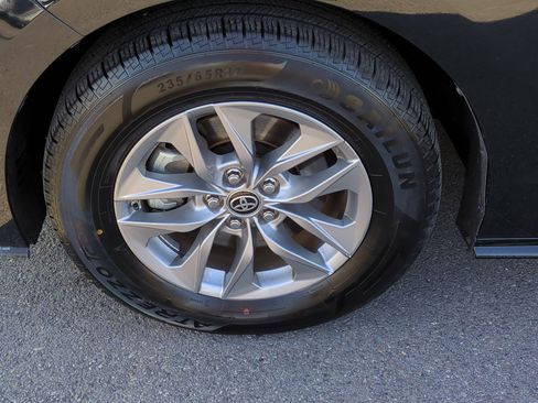 Used 2024 Toyota Sienna XLE image 13