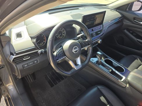 Used 2023 Nissan Altima 2.5 SR w/ SR Premium Package FWD image 10