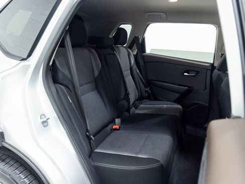 Used 2023 Nissan Rogue SV image 26