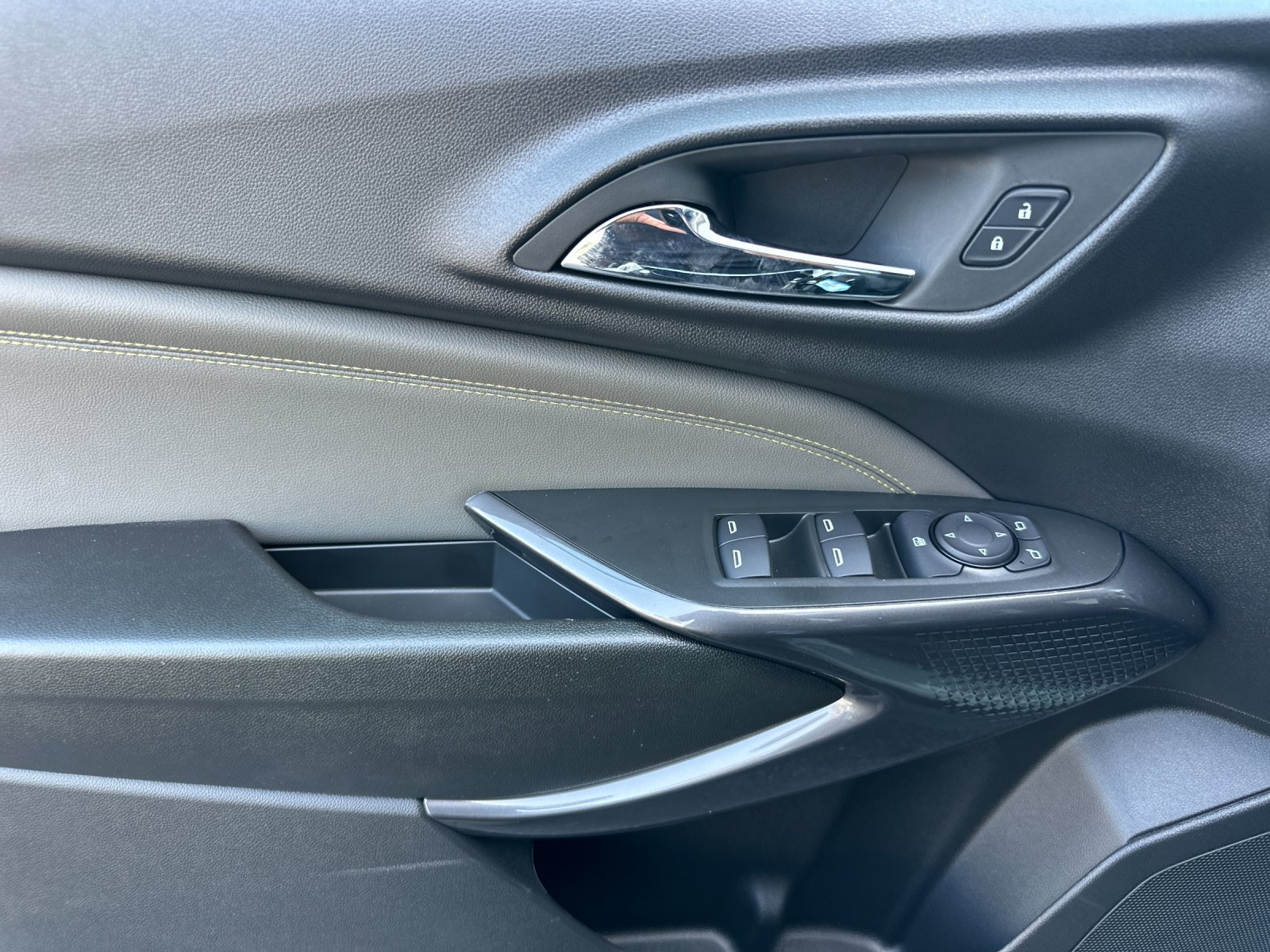 New 2026 Chevrolet Trax ACTIV w/ Driver Confidence Package FWD image 11