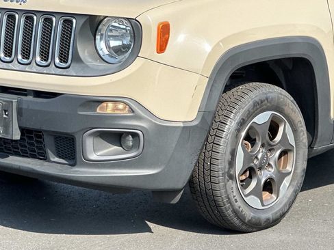 Used 2015 Jeep Renegade Latitude AWD/4WD image 8