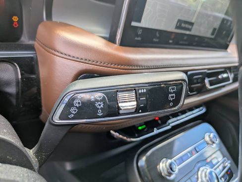 Used 2021 Lincoln Nautilus Reserve w/ Equipment Group 201A AWD/4WD image 29