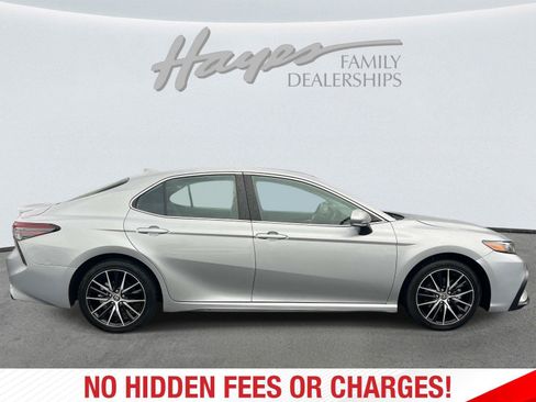 Used 2024 Toyota Camry SE FWD image 2