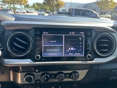 Used 2020 Toyota Tacoma SR5 AWD/4WD image 17