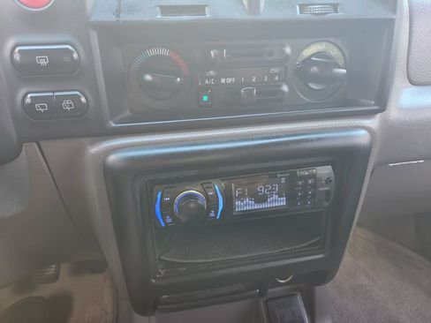 Used 2003 Isuzu Rodeo S RWD image 24