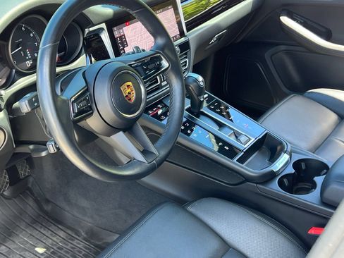 Certified 2023 Porsche Macan AWD/4WD image 4