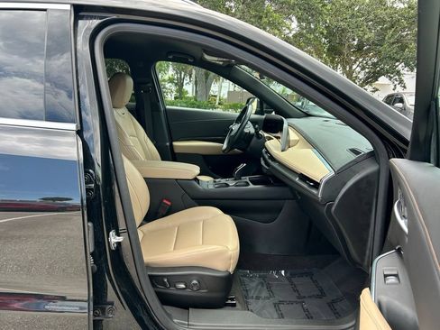Used 2025 Cadillac XT4 Premium Luxury FWD image 40