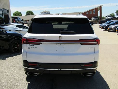 Used 2025 Buick Enclave Preferred AWD/4WD image 4