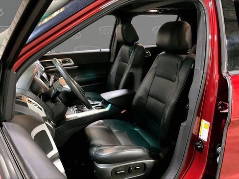 Used 2015 Ford Explorer XLT w/ Equipment Group 202A FWD image 13