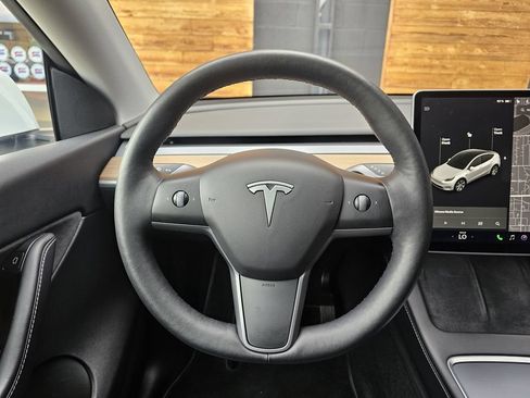Used 2021 Tesla Model Y Long Range AWD/4WD image 21