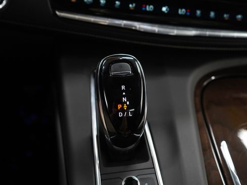 Used 2024 Cadillac Escalade ESV Premium Luxury Platinum w/ Heavy-Duty Trailer Package AWD/4WD image 23