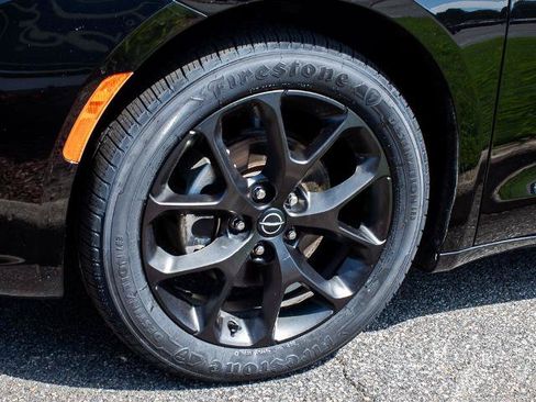 Used 2025 Chrysler Pacifica Limited FWD image 5