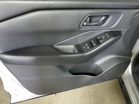 Used 2024 Nissan Rogue S AWD/4WD image 19