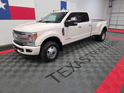 Used 2019 Ford F350 Platinum w/ Platinum Ultimate Package image 3