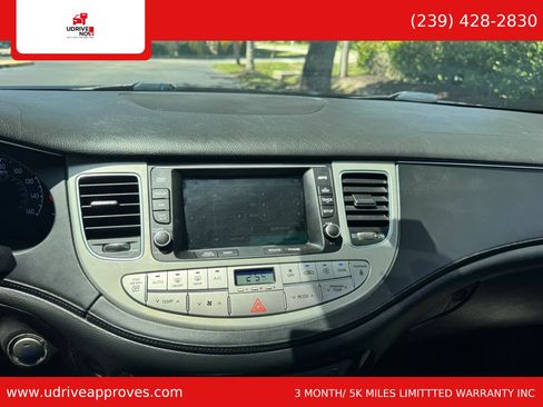 Used 2013 Hyundai Genesis 3.8 w/ Premium Pkg RWD image 8