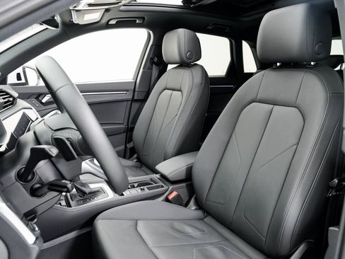 Certified 2025 Audi Q3 2.0T Premium Plus w/ Premium Plus Package image 5