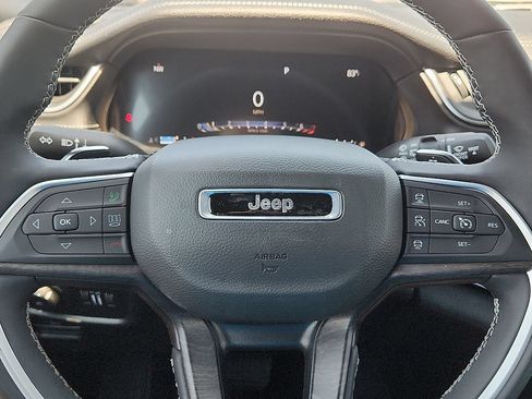 Used 2025 Jeep Grand Cherokee L Limited RWD image 12