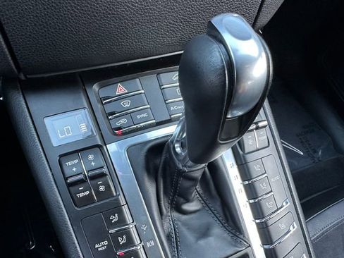 Used 2017 Porsche Macan image 31