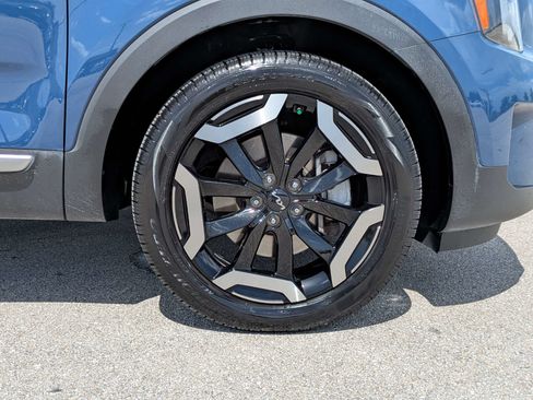 Used 2025 Kia Telluride EX w/ EX Captain's Chair Package AWD/4WD image 11