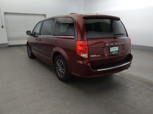 Used 2017 Dodge Grand Caravan SXT FWD image 5