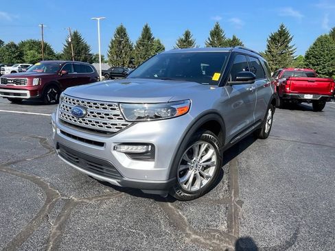 Used 2022 Ford Explorer Limited w/ Equipment Group 301A AWD/4WD image 2