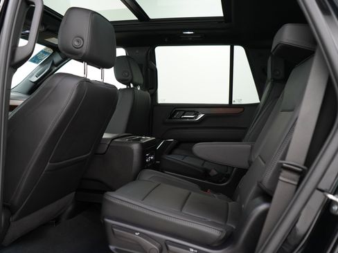 Used 2025 GMC Yukon Denali w/ Sun & Power Step Package AWD/4WD image 19
