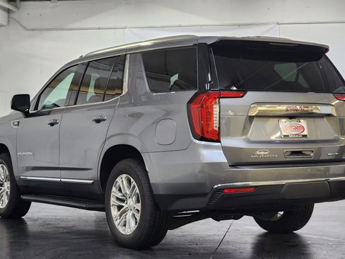 Used 2022 GMC Yukon SLT w/ SLT Premium Package image 8