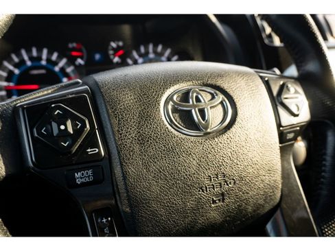 Used 2018 Toyota 4Runner TRD Off-Road Premium AWD/4WD image 31