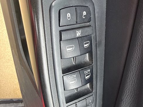 Used 2019 Jeep Cherokee Trailhawk AWD/4WD image 18