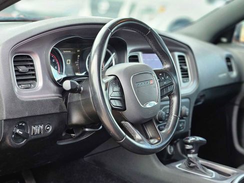 Used 2023 Dodge Charger SXT image 2
