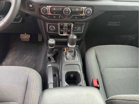 Used 2025 Jeep Wrangler Unlimited Sport AWD/4WD image 21