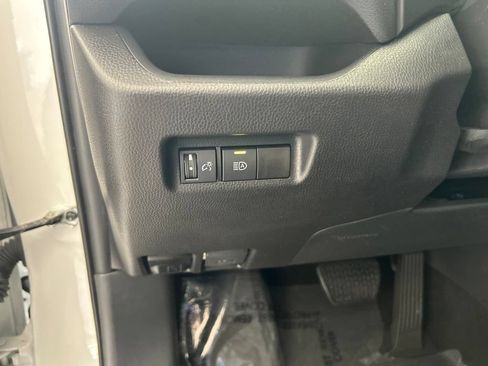 Used 2025 Toyota RAV4 XLE FWD image 39