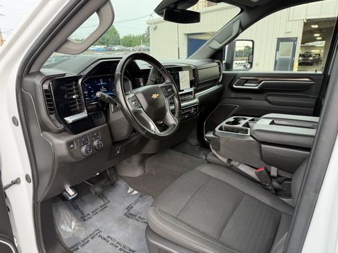 Used 2025 Chevrolet Silverado 2500 LT w/ Convenience Package AWD/4WD image 13