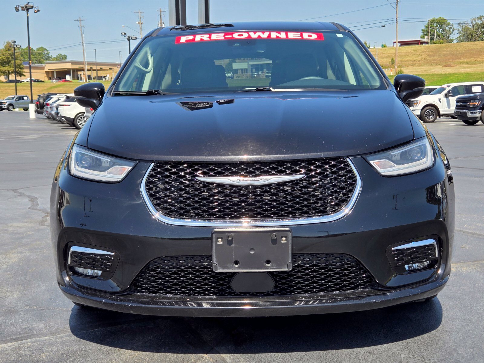 Used 2024 Chrysler Pacifica Limited FWD image 8
