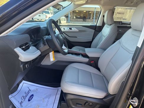 New 2026 Ford Explorer Active w/ Active Comfort Package RWD image 6