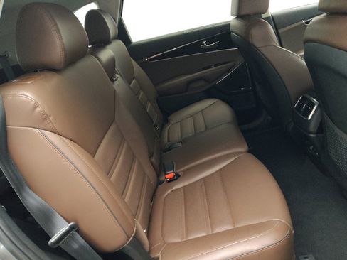Used 2019 Kia Sorento SX w/ SX Touring Package image 19