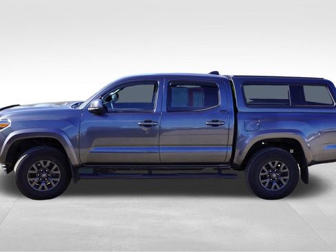 Used 2023 Toyota Tacoma SR5 AWD/4WD image 9