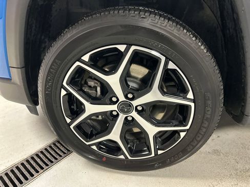 Used 2025 Jeep Compass Limited image 9