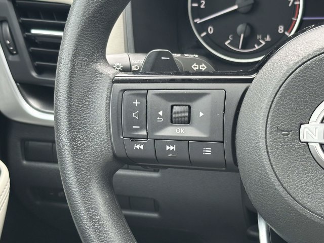 Used 2023 Nissan Rogue SV FWD image 23