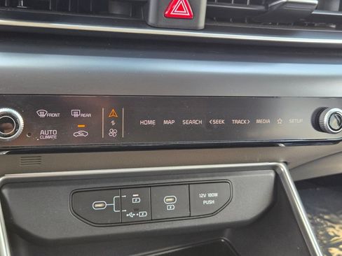 Certified 2026 Kia Carnival LXS FWD image 27