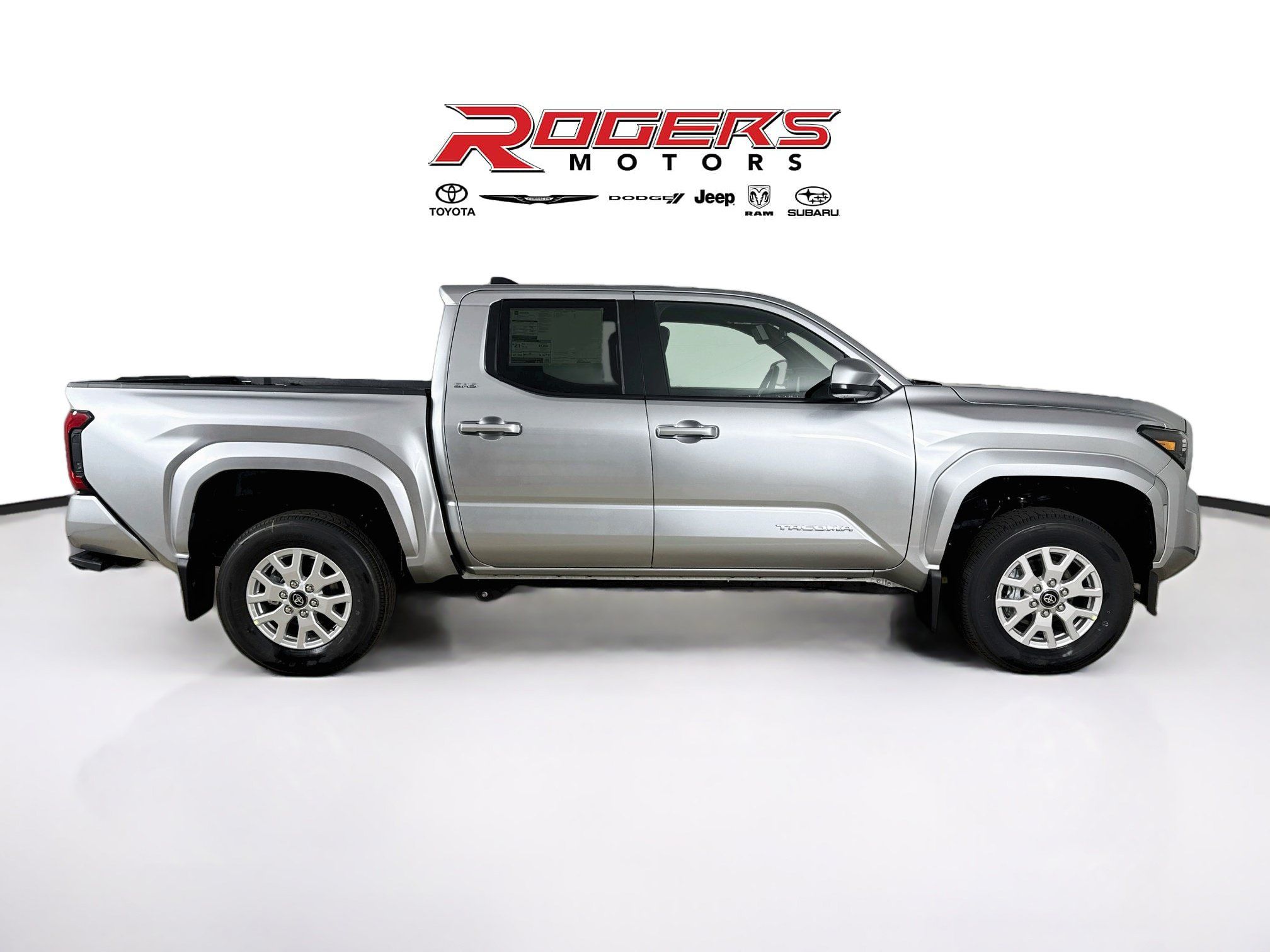 Certified 2026 Toyota Tacoma SR5 AWD/4WD image 9