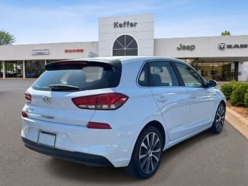 Used 2018 Hyundai Elantra GT FWD image 6