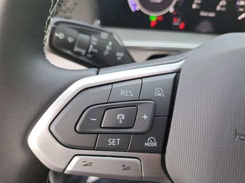 New 2026 Volkswagen Tiguan SE FWD image 17
