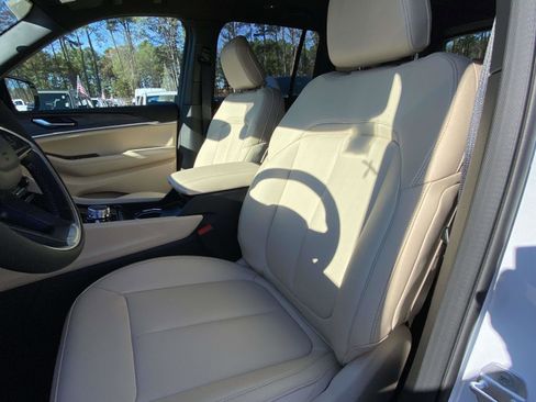 New 2025 Jeep Grand Cherokee Limited w/ Trailer Tow Package image 9