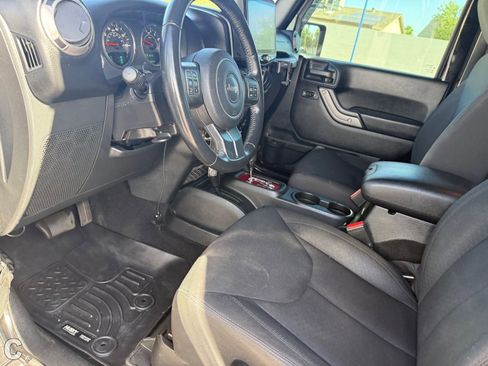 Used 2017 Jeep Wrangler Sport w/ Quick Order Package 24S AWD/4WD image 18