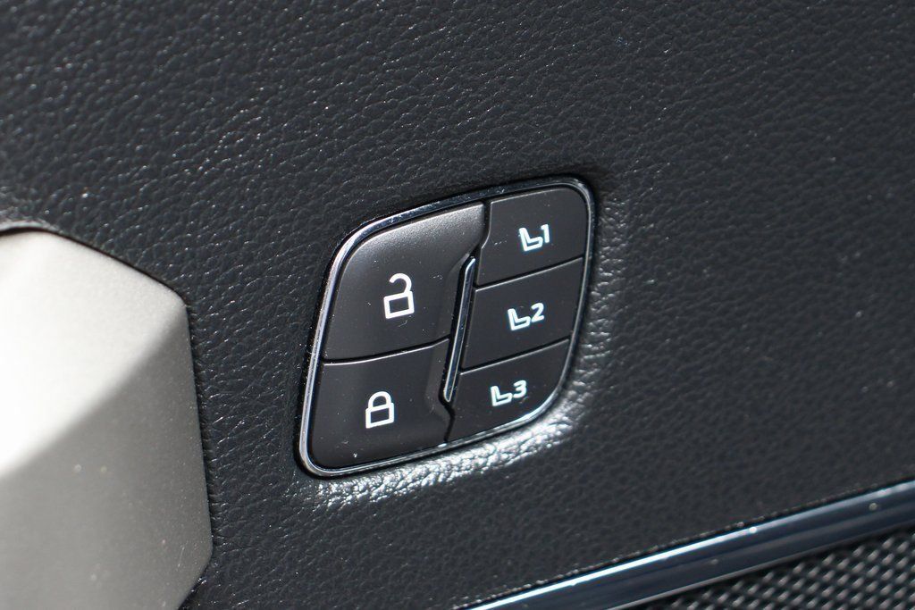 Used 2021 Ford F350 Lariat w/ Lariat Ultimate Package AWD/4WD image 20