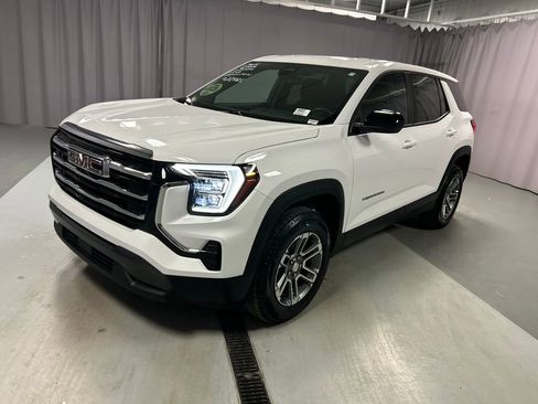 Used 2025 GMC Terrain Elevation image 3